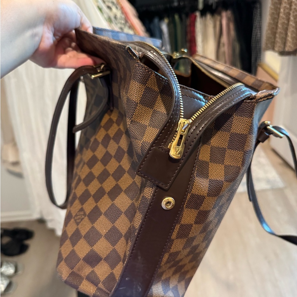 Louis Vuitton Chelsea Leather Handbag - Picture 5 of 6
